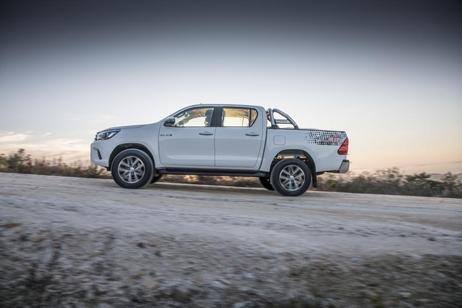  Toyota Hilux 4x4 Raider Double Cab 2016 года  (ZA) (фото 4 из 40)
